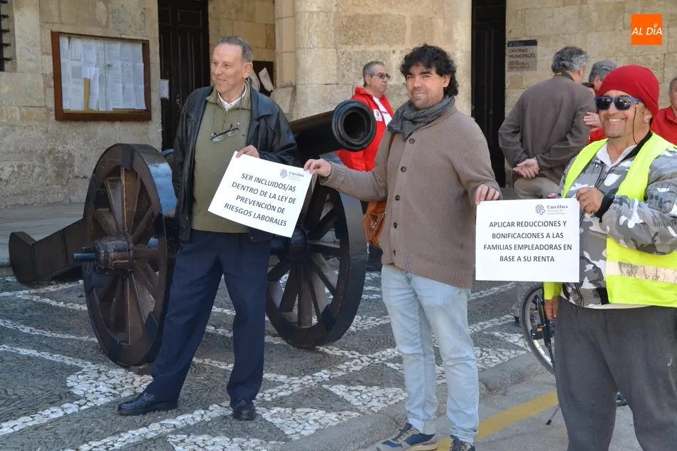 Foto 4 - C&aacute;ritas sale a la calle para concienciar sobre la situaci&oacute;n de las empleadas de hogar  