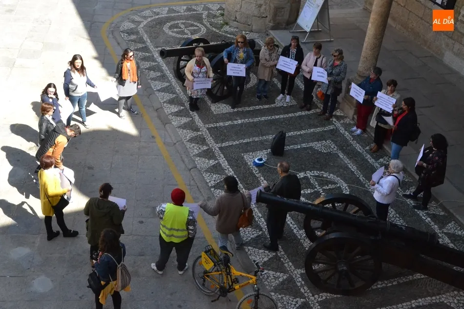 Cáritas sale a la calle para concienciar sobre la situación de las empleadas de hogar  