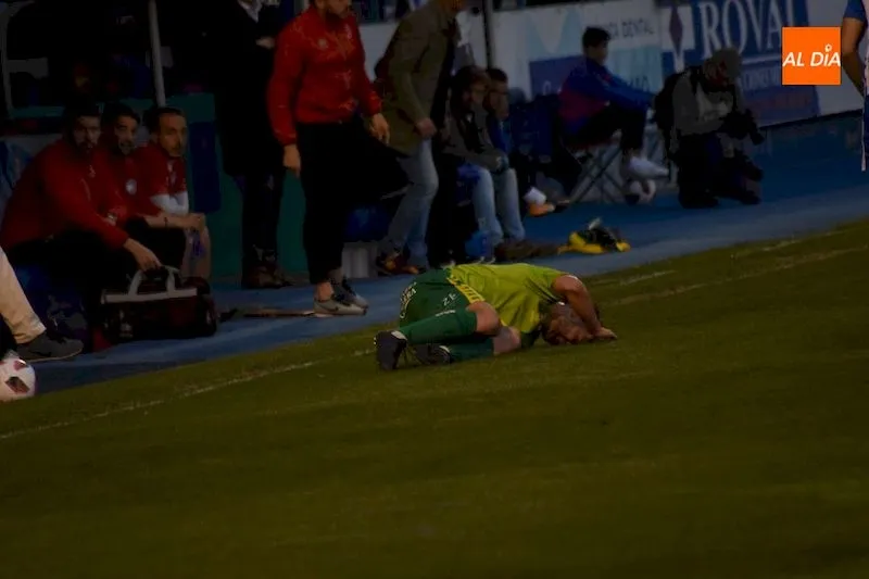 Foto 2 - La Ponferradina inflige demasiado castigo a Unionistas (3-0)