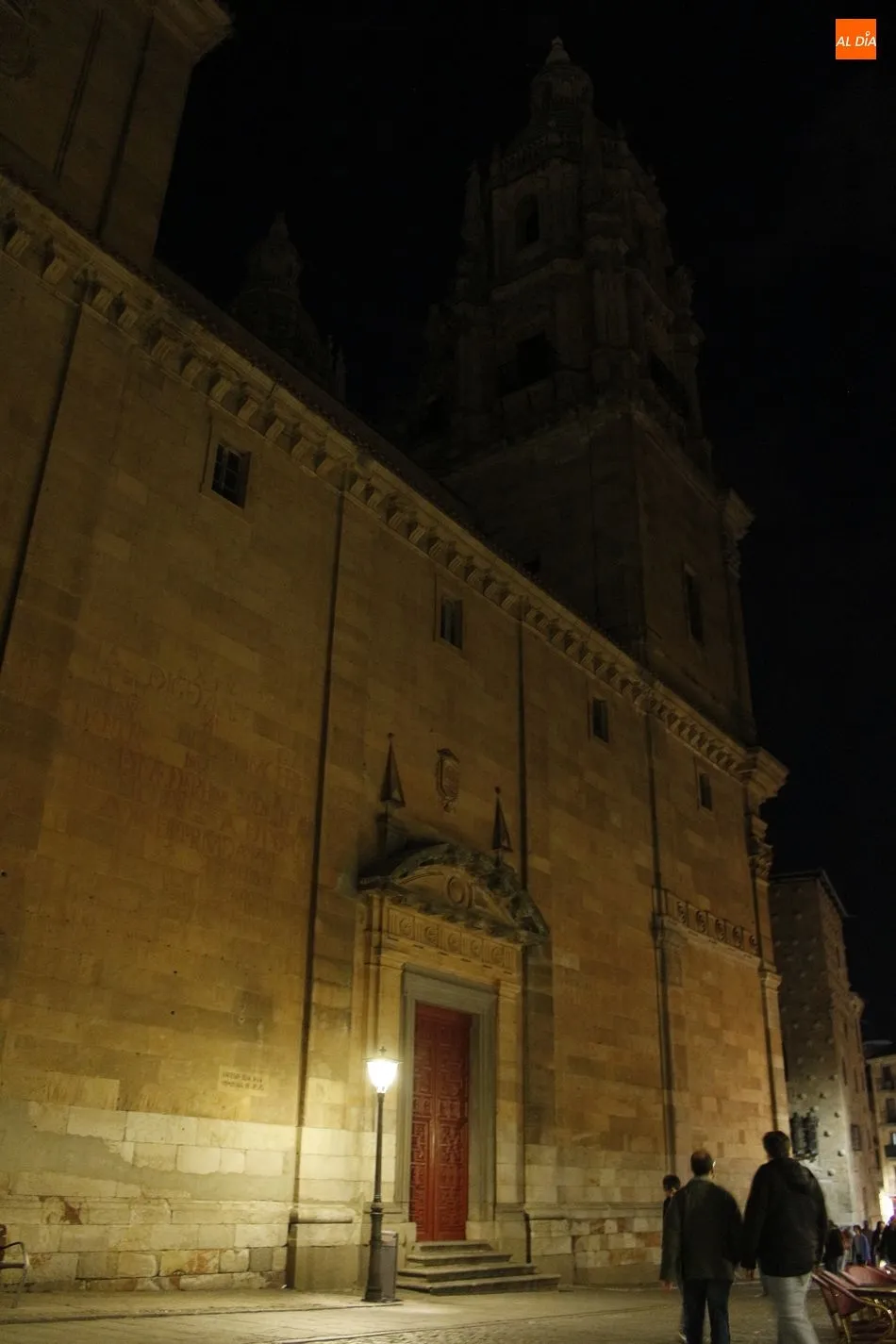 Foto 3 - Salamanca se apaga por la Hora del Planeta