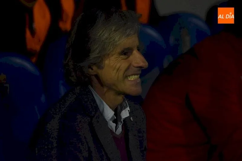 Roberto Aguirre durante el partido