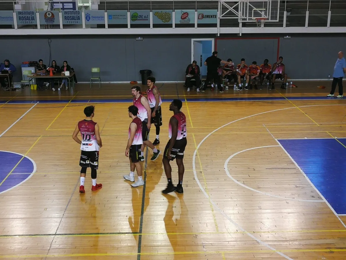Foto 2 - El Aquimisa Basket consigue su quinta victoria consecutiva en Santiago (67-75)