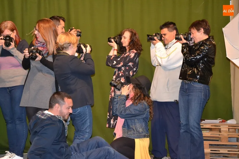 Foto 3 - Clausurada la 5&ordf; edici&oacute;n del exitoso taller de fotograf&iacute;a del Centro Social Aldea  