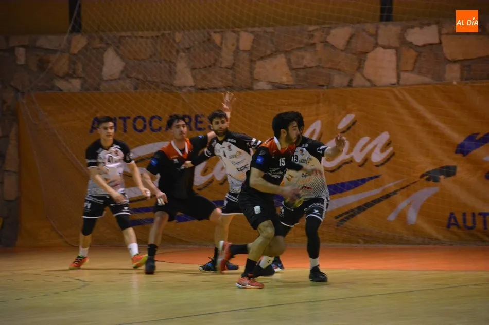 Foto 10 - El Ciudad de Salamanca cae ante el San Pablo (19-24)