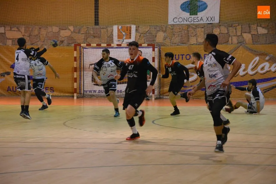 Foto 8 - El Ciudad de Salamanca cae ante el San Pablo (19-24)