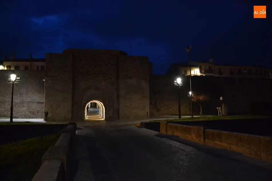 Foto 4 - Ciudad Rodrigo se suma a &lsquo;La Hora del Planeta&rsquo; apagando la iluminaci&oacute;n art&iacute;stica  