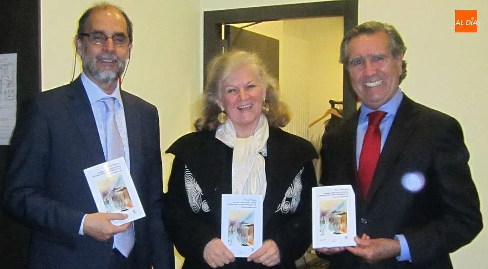Foto 4 - &lsquo;Sombra de la misteriosa luz&rsquo;, nuevo libro de Carmen Bulzan, Hu&eacute;sped Distinguida de Salamanca