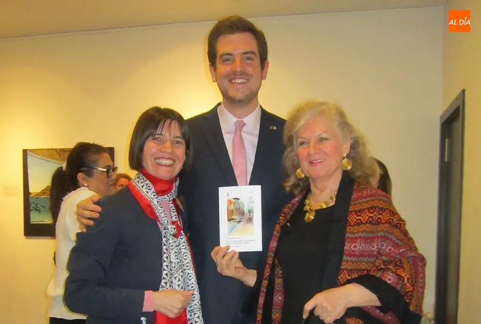Foto 2 - &lsquo;Sombra de la misteriosa luz&rsquo;, nuevo libro de Carmen Bulzan, Hu&eacute;sped Distinguida de Salamanca