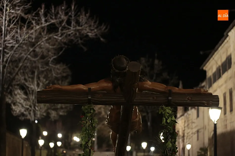 Foto 5 - Tarde de oraci&oacute;n en torno al Cristo de la Agon&iacute;a