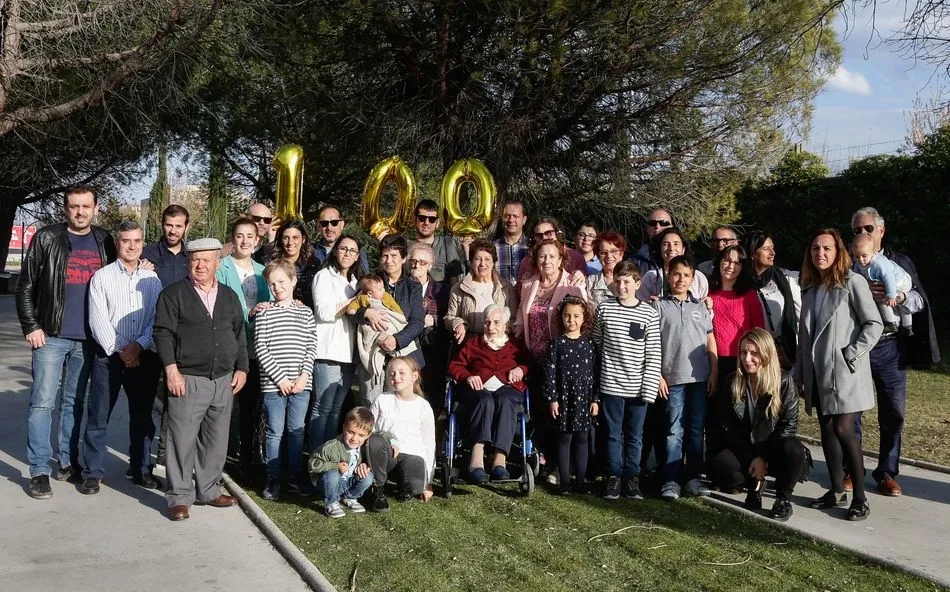 Foto 3 - Tomasa Est&eacute;banez cumple 100 a&ntilde;os rodeada de su familia