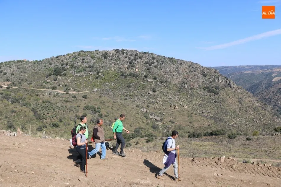 Foto 7 - La Ruta &lsquo;El Balc&oacute;n de las Arribes&rsquo; cautiva en Pere&ntilde;a a cerca de 150 senderistas  