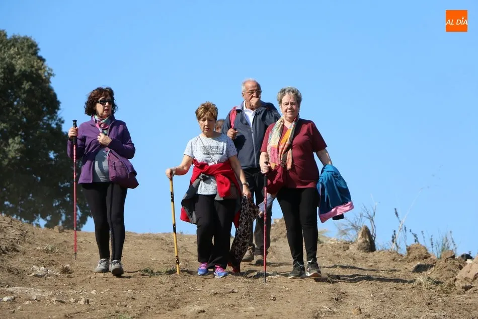 Foto 4 - La Ruta &lsquo;El Balc&oacute;n de las Arribes&rsquo; cautiva en Pere&ntilde;a a cerca de 150 senderistas  