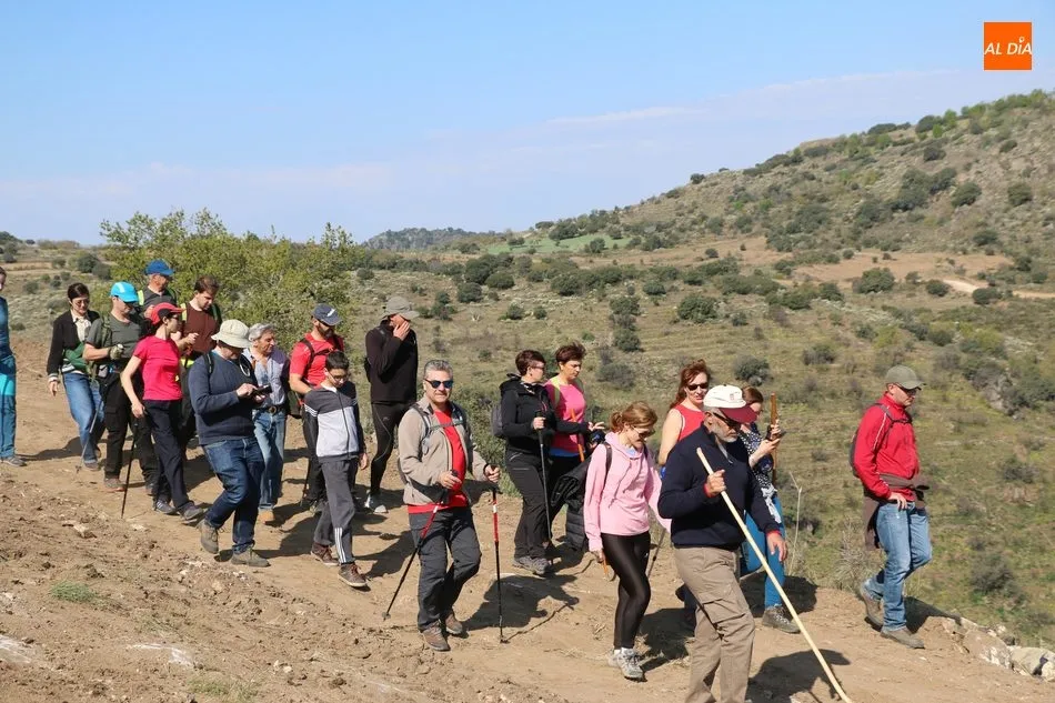 Foto 2 - La Ruta &lsquo;El Balc&oacute;n de las Arribes&rsquo; cautiva en Pere&ntilde;a a cerca de 150 senderistas  