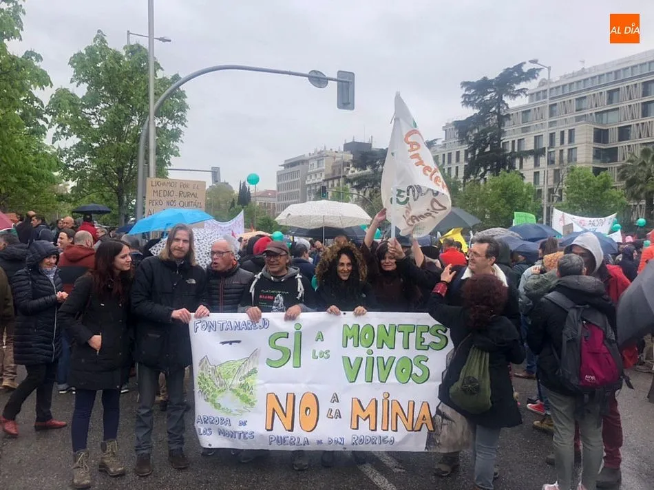 Foto 4 - Salamanca se deja o&iacute;r en la manifestaci&oacute;n de la Espa&ntilde;a Vaciada
