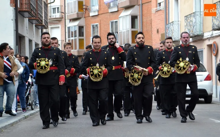 Foto 7 - Sones de Dulzaina, Cornetas y Tambores encandilan en el I Certamen Solidario de Bandas