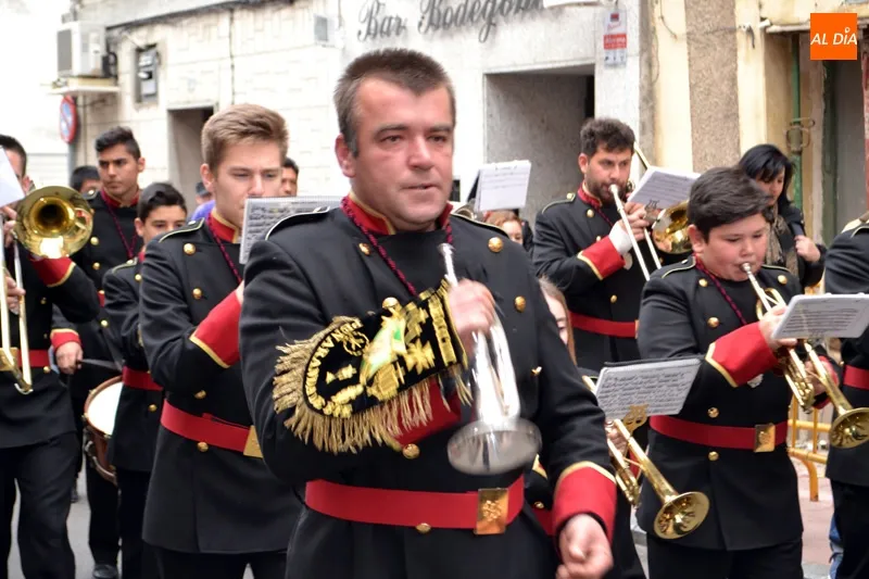 Foto 6 - Sones de Dulzaina, Cornetas y Tambores encandilan en el I Certamen Solidario de Bandas