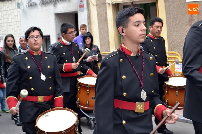 Foto 5 - Sones de Dulzaina, Cornetas y Tambores encandilan en el I Certamen Solidario de Bandas