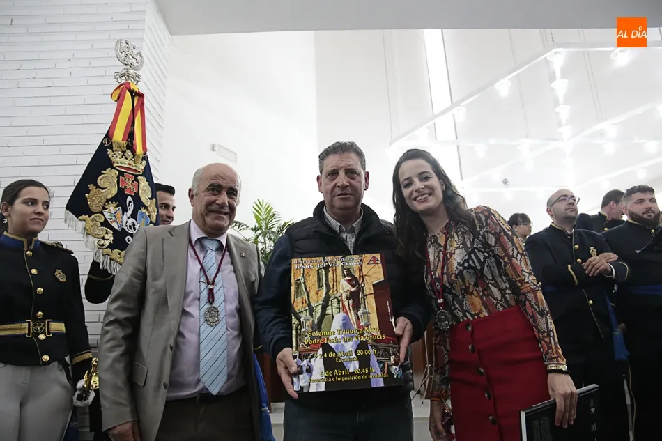 Foto 7 - La Hermandad del Via Crucis presenta sus carteles y sones