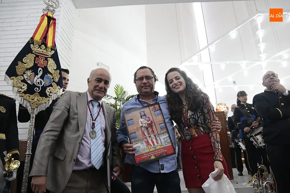 Foto 2 - La Hermandad del Via Crucis presenta sus carteles y sones