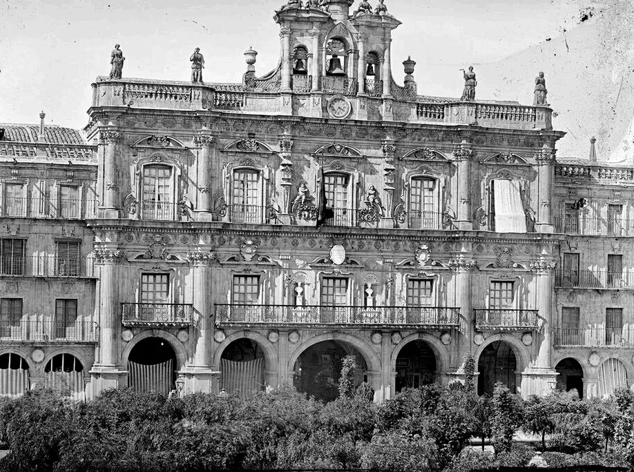 Foto 3 - La Plaza Mayor y sus jardines a finales del XIX