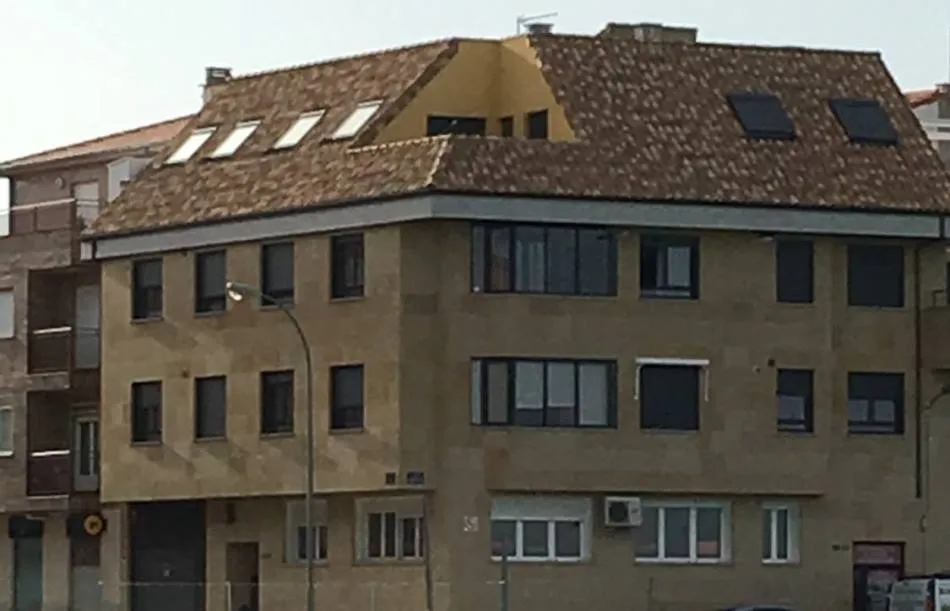 Foto 2 - Ganemos advierte de la &ldquo;pasividad&rdquo; del Ayuntamiento de Villares de la Reina ante cerramientos...