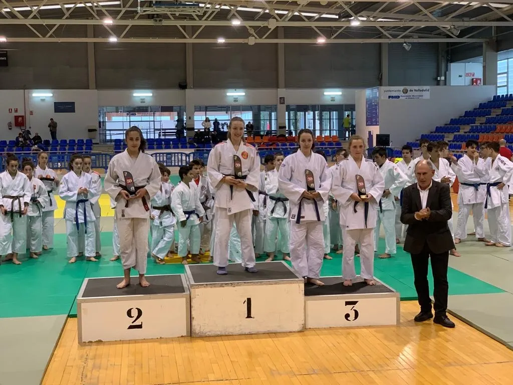 El podio de una de las categorías