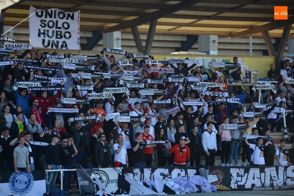 Parte de la afición de Unionistas