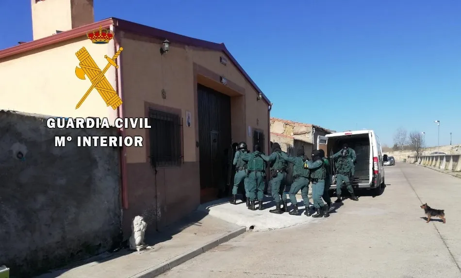 Foto 2 - La macroredada del viernes tuvo su origen en la venta de droga a alumnos del IES Tierra  