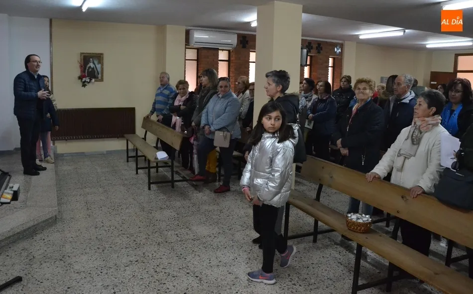 Foto 7 - La Parroquia de Santa Marina estrena una viacrucis callejero encabezado por ni&ntilde;os  