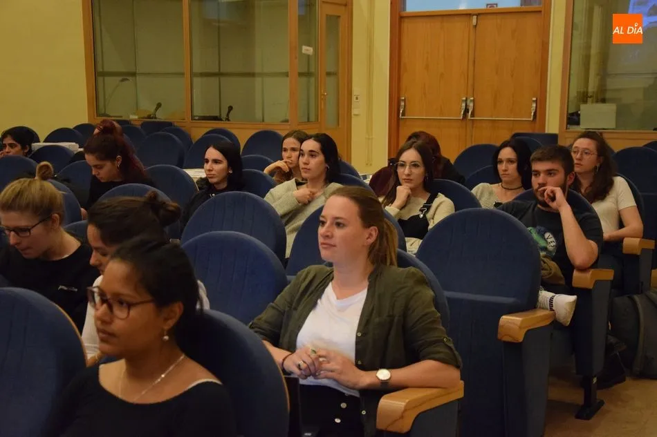 Foto 2 - Los alumnos de Traducci&oacute;n conocen las salidas profesionales que ofrece el Parlamento Europeo