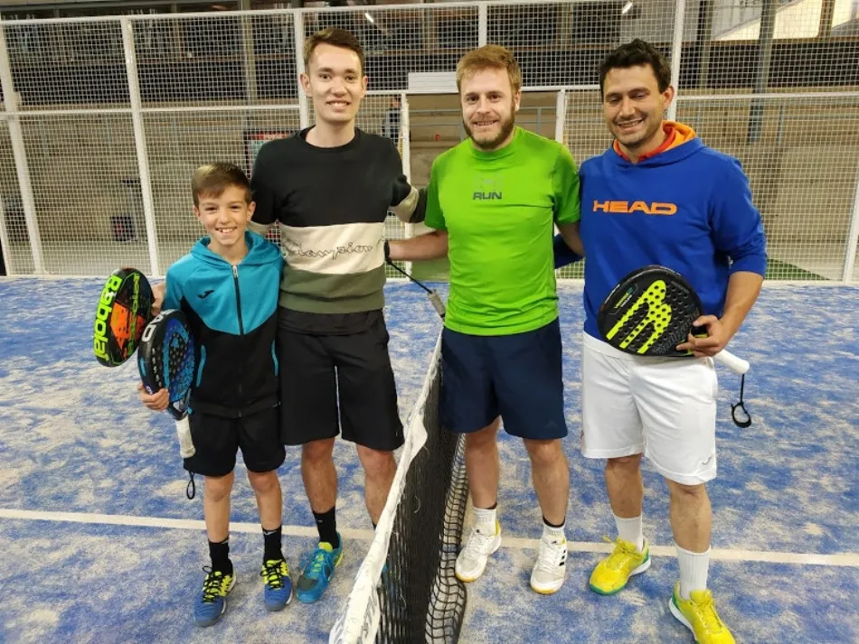 Foto 2 - Satisfacci&oacute;n en Aviva por el r&eacute;cord de participaci&oacute;n en su torneo de p&aacute;del solidario