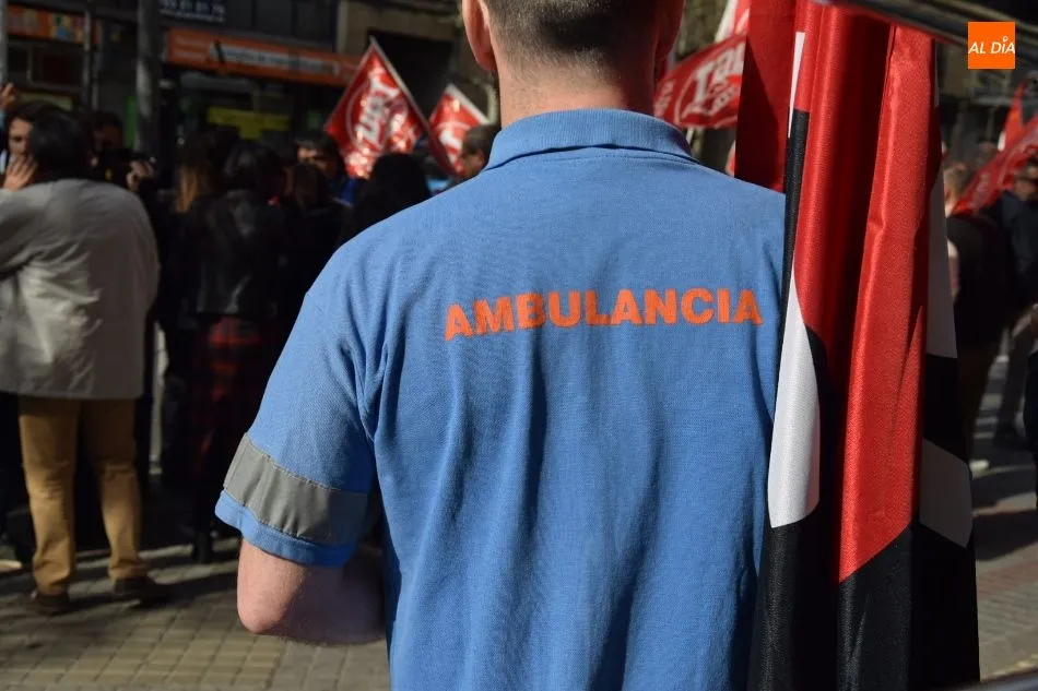 Foto 11 - Clamor de los trabajadores de ambulancias de Salamanca contra el cierre de su centro de...