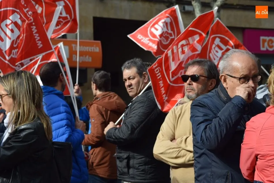 Foto 10 - Clamor de los trabajadores de ambulancias de Salamanca contra el cierre de su centro de...