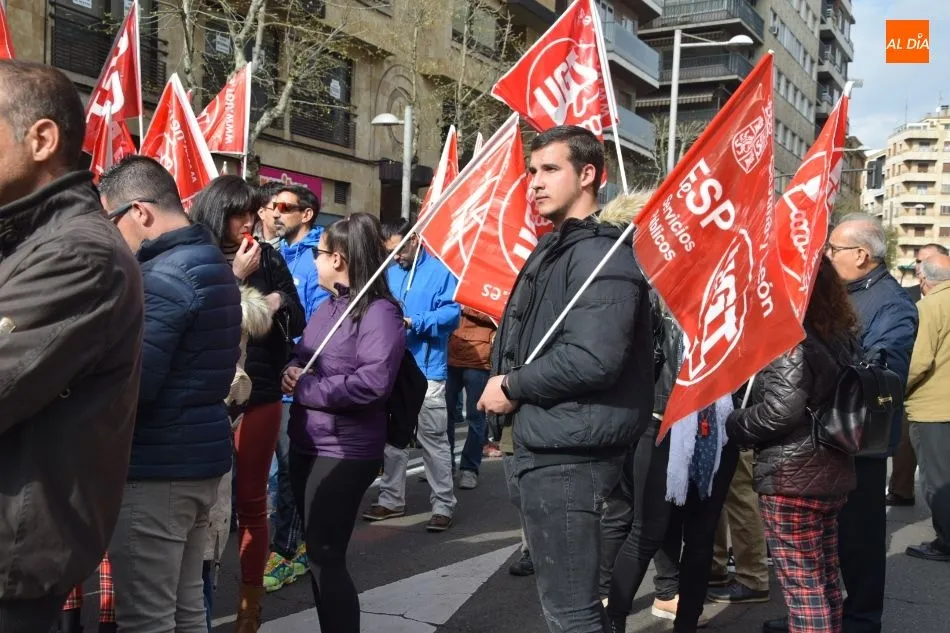 Foto 8 - Clamor de los trabajadores de ambulancias de Salamanca contra el cierre de su centro de...