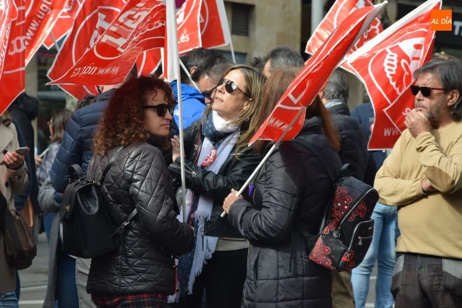 Foto 6 - Clamor de los trabajadores de ambulancias de Salamanca contra el cierre de su centro de...