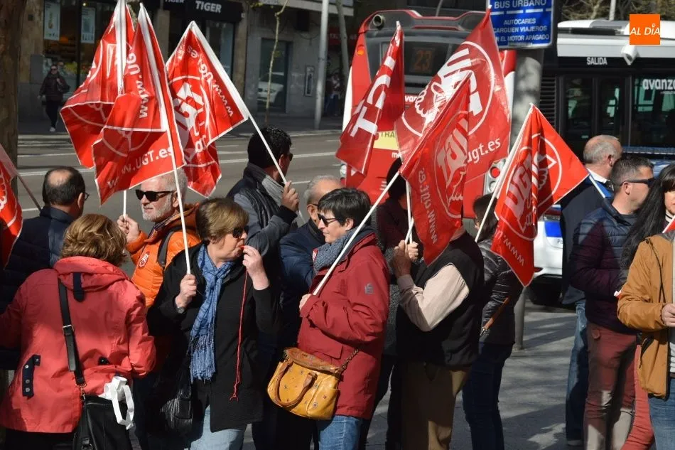 Foto 4 - Clamor de los trabajadores de ambulancias de Salamanca contra el cierre de su centro de...