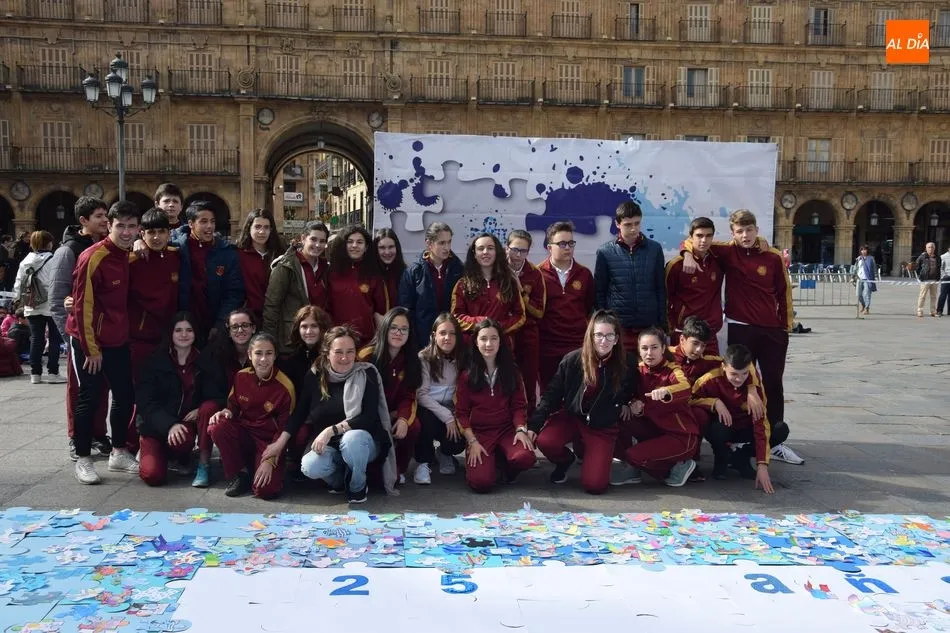 Foto 8 - La Ca&ntilde;ada celebra su 25 aniversario con un puzle gigante en la Plaza Mayor