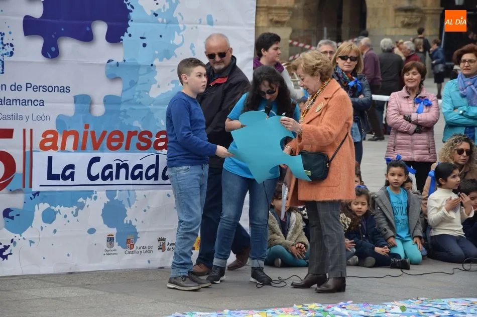 Foto 7 - La Ca&ntilde;ada celebra su 25 aniversario con un puzle gigante en la Plaza Mayor