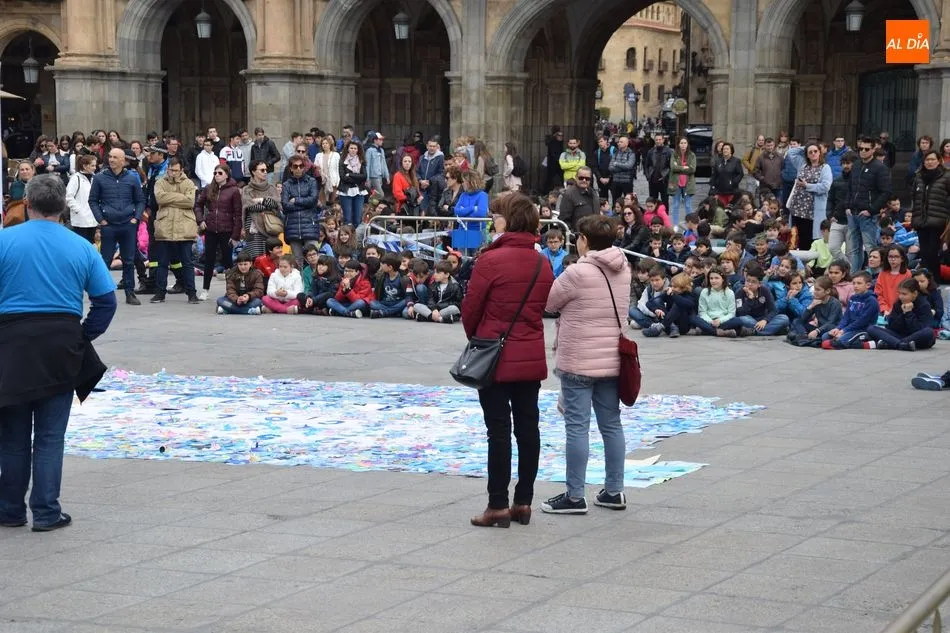 Foto 3 - La Ca&ntilde;ada celebra su 25 aniversario con un puzle gigante en la Plaza Mayor