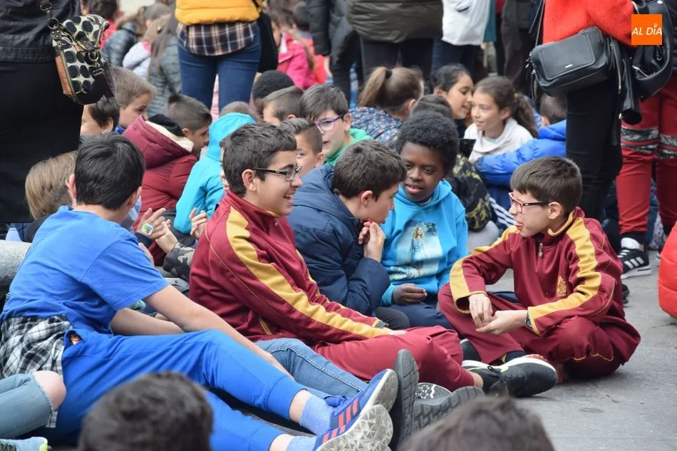 Foto 2 - La Ca&ntilde;ada celebra su 25 aniversario con un puzle gigante en la Plaza Mayor