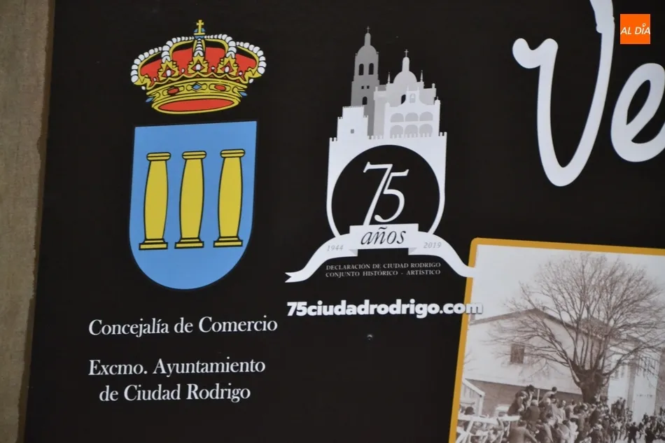 Foto 4 - Repuesta la composici&oacute;n de fotograf&iacute;as antiguas carnavaleras de la calle Madrid  