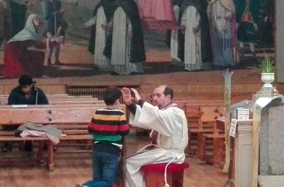 Foto 4 - Los ni&ntilde;os de San Crist&oacute;bal que comulgar&aacute;n en 2020 se confiesan por primera vez  