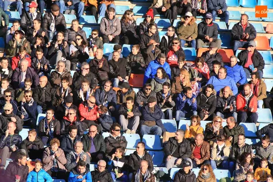 Parte de la afición del Salamanca UDS
