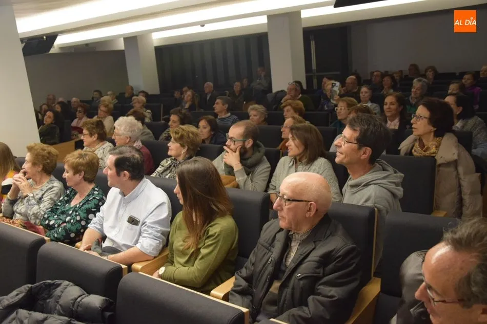Foto 5 - El Colegio de M&eacute;dicos abre su Ciclo Cultural con el escritor Gonz&aacute;lez Quesada y el mago Nacho...