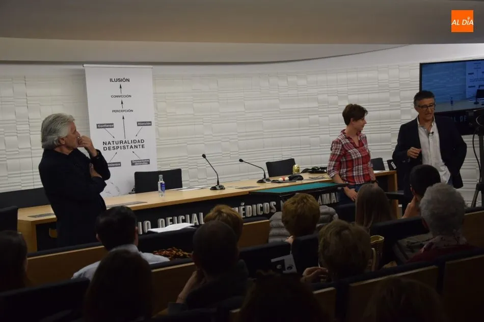 Foto 2 - El Colegio de M&eacute;dicos abre su Ciclo Cultural con el escritor Gonz&aacute;lez Quesada y el mago Nacho...
