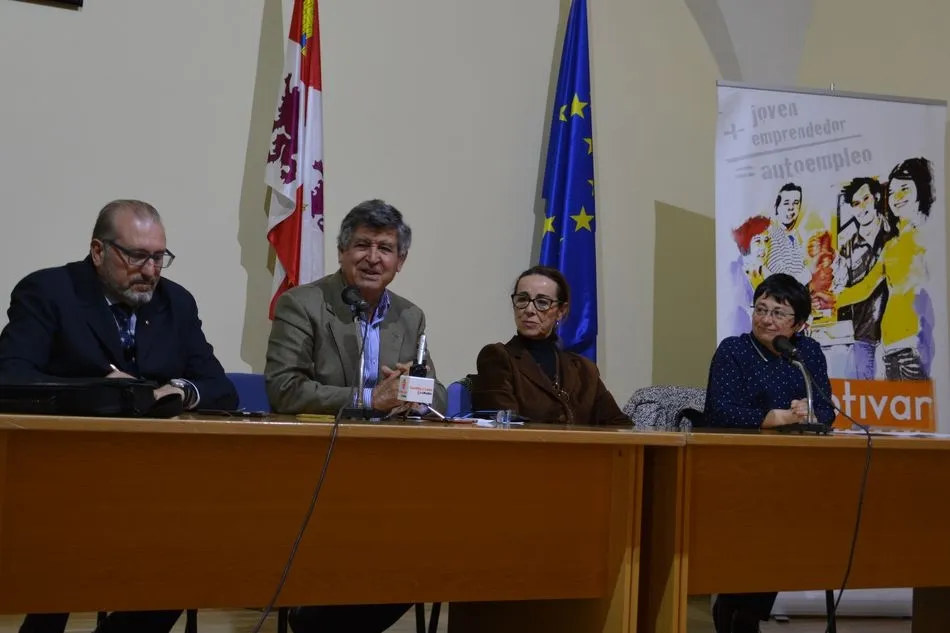 Foto 2 - Los dos institutos de B&eacute;jar pasan a la fase provincial del concurso &lsquo;Motivar para Emprender&rsquo;  