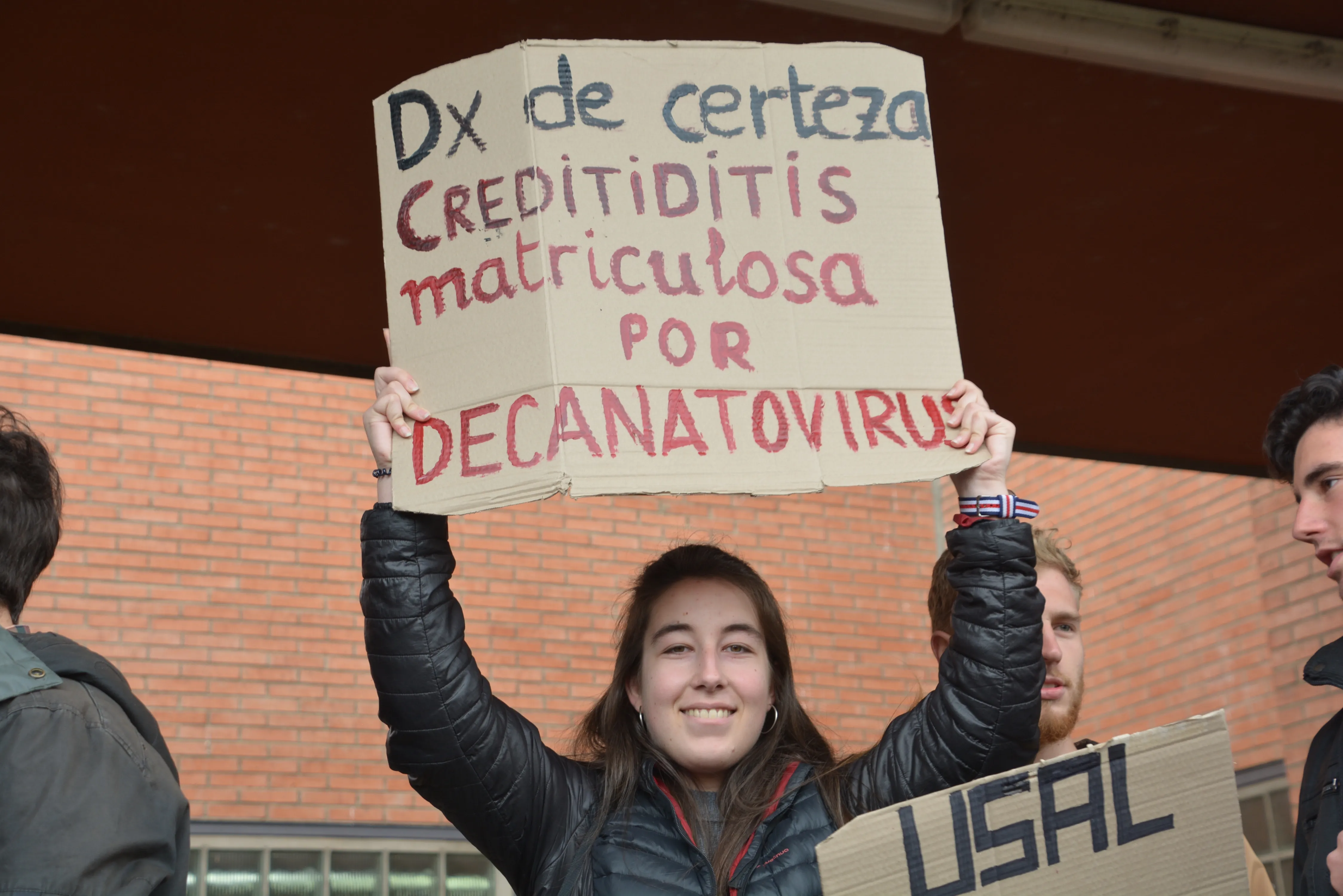 Foto 11 - Siguen las protestas de estudiantes de Medicina y Odontolog&iacute;a por la reducci&oacute;n de cr&eacute;ditos