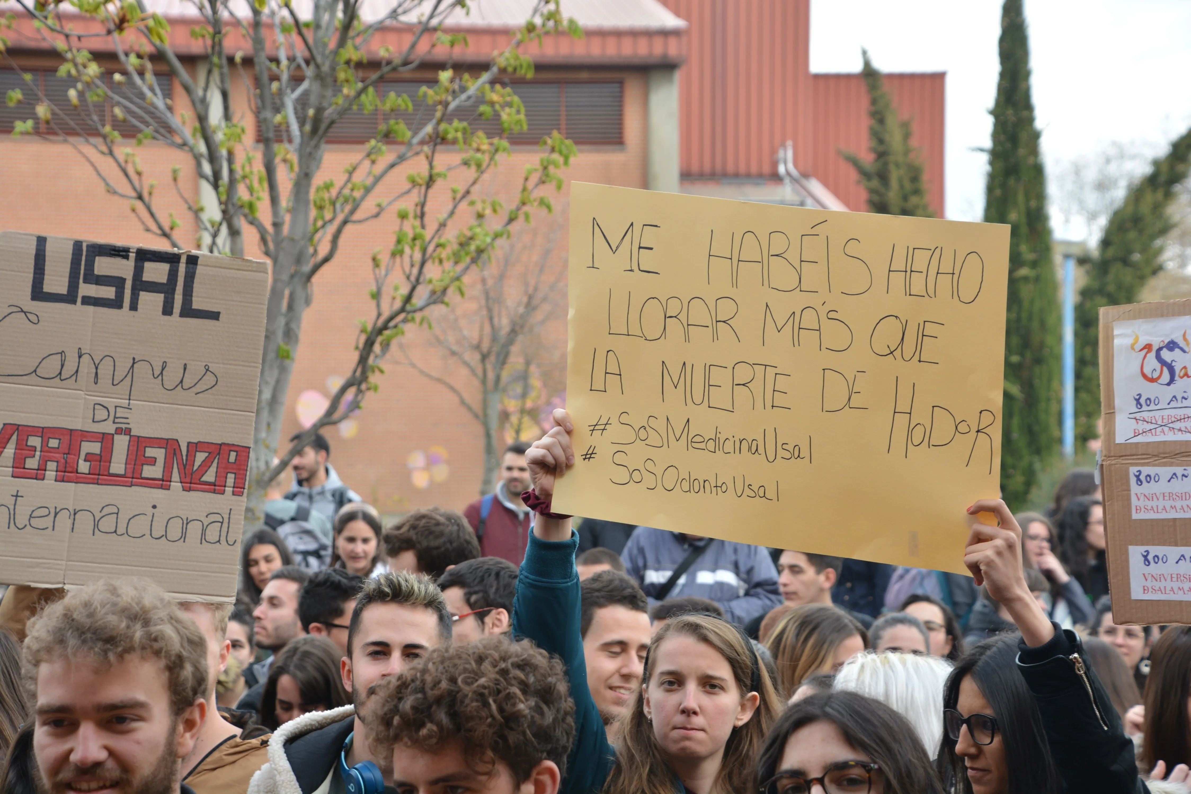 Siguen las protestas de estudiantes de Medicina y Odontología por la reducción de créditos