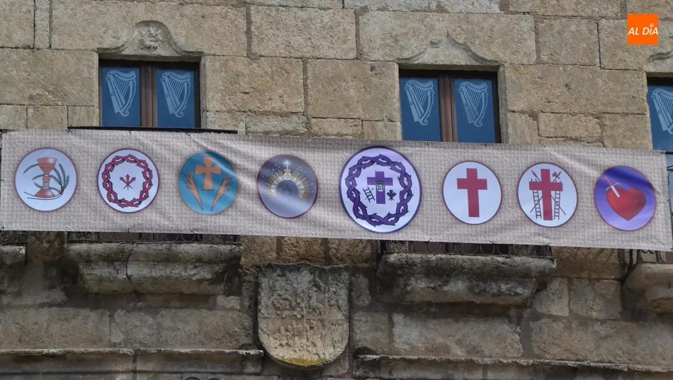 Foto 2 - La Semana Santa empieza a asomar por la Plaza Mayor  