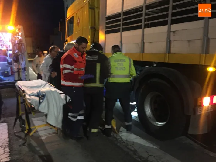 Foto 6 - Herida una mujer de avanzada edad tras resultar atropellada por un cami&oacute;n